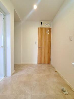 可動棚付き洗面所