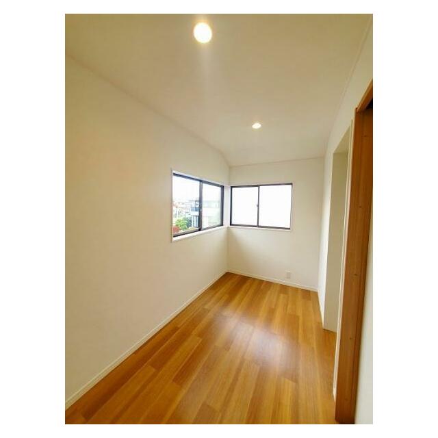 2階西側納戸約4帖、別角度から