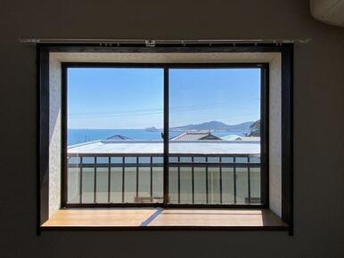2階の窓から見える海は関門海峡～周防灘へと続きます