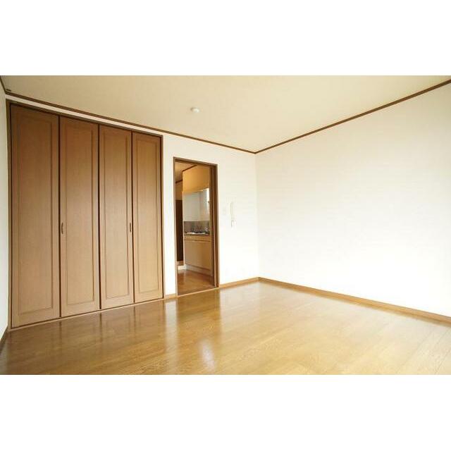 日当たり良好。８畳の広いお部屋