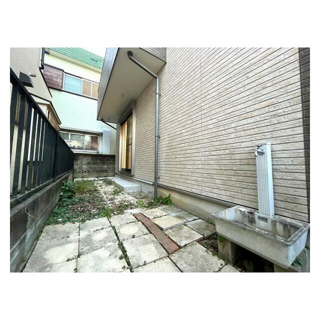 「庭スペース」自転車バイク置き場やガーデニングに使えるスペースです