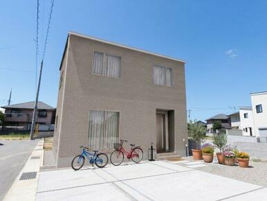 間取りは4LDKとプライベートスペースを確保しつつ、家族団らんもできる住まいです♪※完成予想図