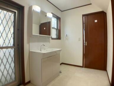 「洗面室脱衣所」広々とお使いいただけます。