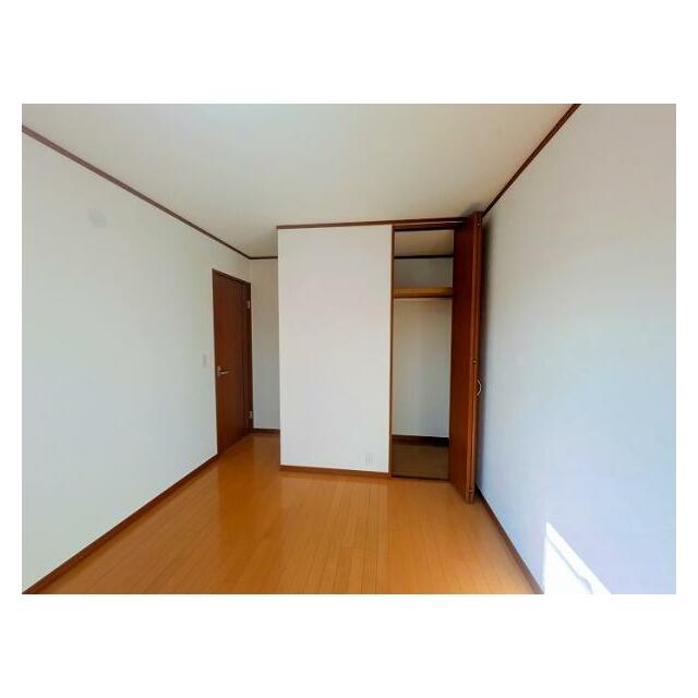 「2階東側約6.5帖洋室」クローゼットがございます