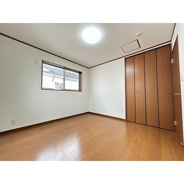 ２階洋室東側