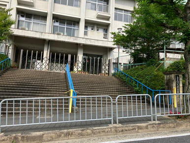 亀岡市立つつじヶ丘小学校