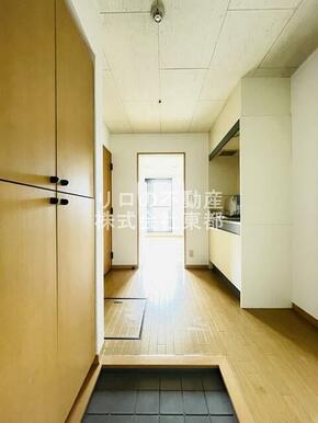 玄関から見たお部屋です☆
