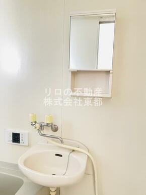 洗面ボウルと鏡もございます☆