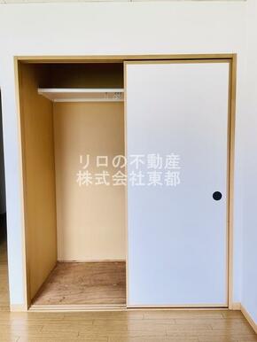 奥行のある収納付です！増えがちな荷物をもスッキリ収納できます☆