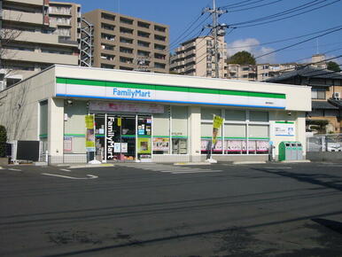 ファミリーマート秦野鶴巻店