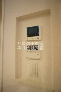 訪問者が一目で分かるＴＶモニタ付インターホンです！