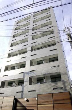 格子戸・板塀・路地を現代風にアレンジした　落ち着いたデザイナーズマンション