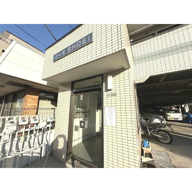 重厚な雰囲気のエントランス