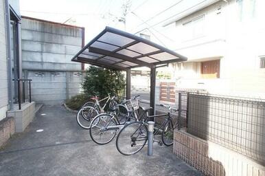 雨の日でも安心して停められる屋根付駐輪場☆