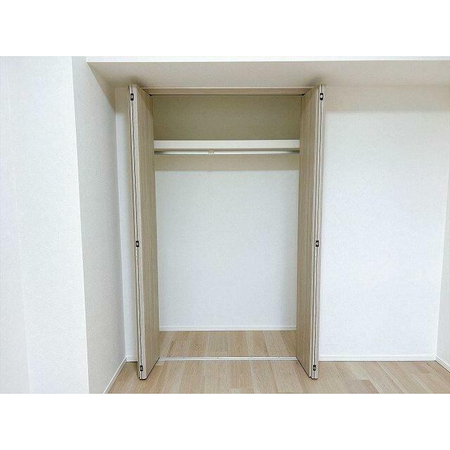 「西側洋室」クローゼットのお写真です