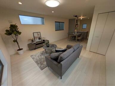 リラックスできる場所だからリビングは家具＆レイアウトにこだわりたい！（6号棟）