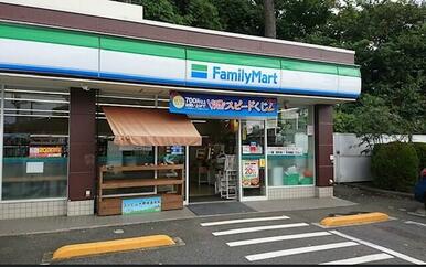 ファミリーマート　用賀の杜店
