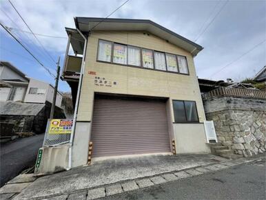 閑静な住宅街にある落ち着いた立地です