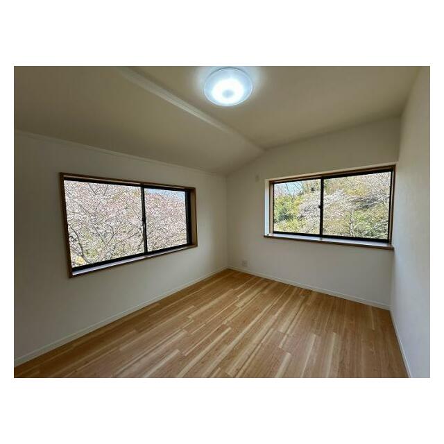 北側洋室約６帖(2)