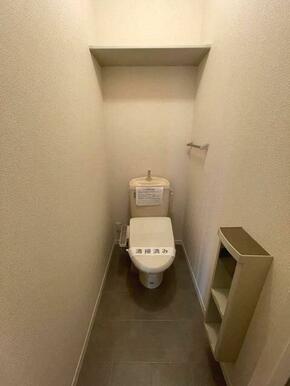 幅広い年齢層から支持されている今や必須アイテムの温水洗浄暖房便座♪冬場も便座が暖かくご使用いただけ…