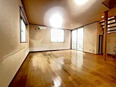 南側には建物も無く、日当たり良好です。