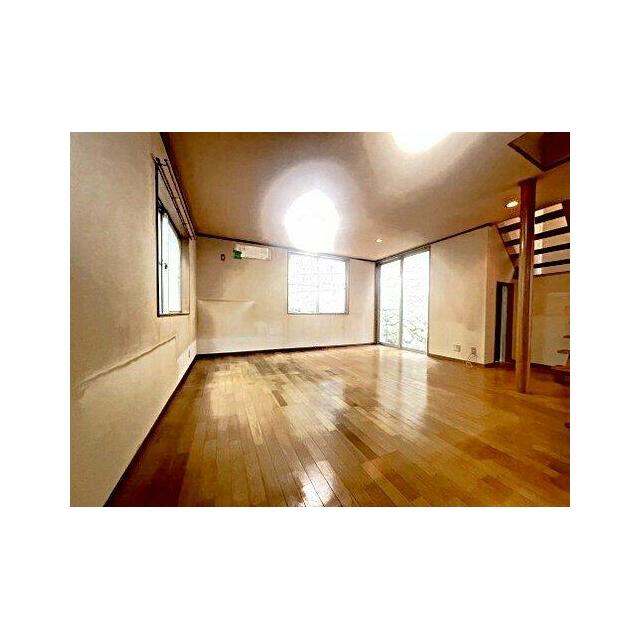 南側には建物も無く、日当たり良好です。
