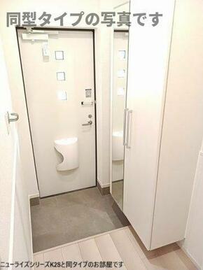 落ち着いた玄関です