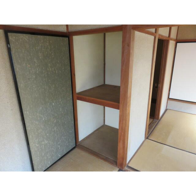 二階和室（西側）収納