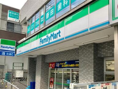 ファミリーマート　大倉山駅前店