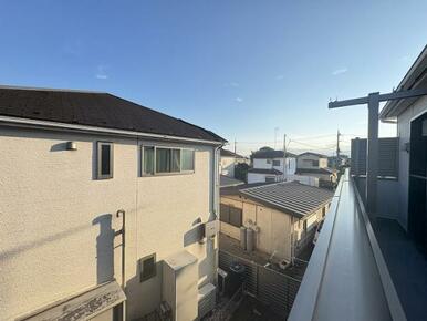 「バルコニー眺望」