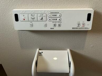 「トイレ」温水洗浄機能付き