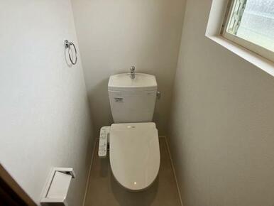「2階トイレ」新品交換済みです。