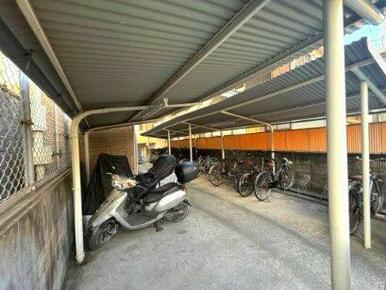 駐輪場外観