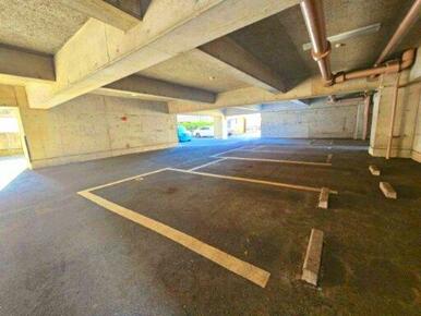 敷地内駐車場（屋根付き）