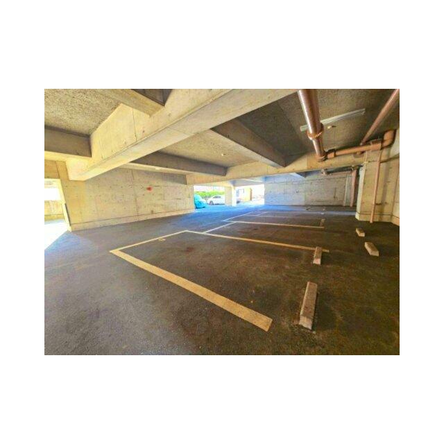 敷地内駐車場（屋根付き）