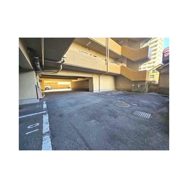 敷地内駐車場外観