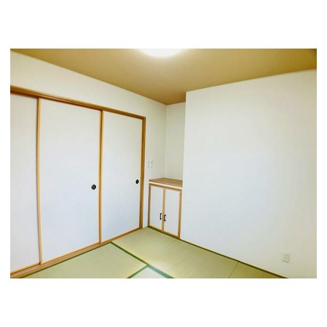 「和室」別角度からのお写真です。