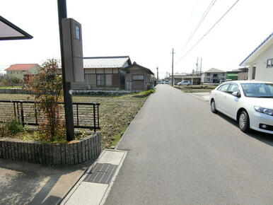 前面道路を北側から撮影