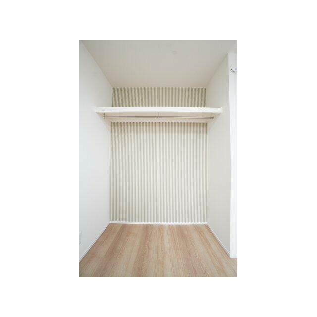 アクセントクロスを使用することで部屋の雰囲気を明るくする効果もあります。