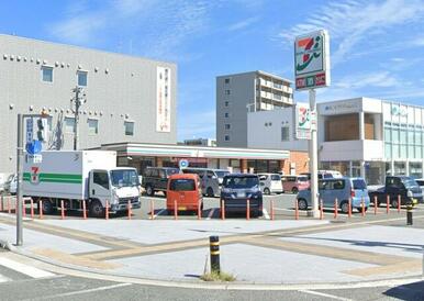 セブンイレブン千早駅東店