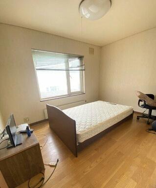 広めの洋室です。 自分の部屋、趣味の部屋にどうでしょう？