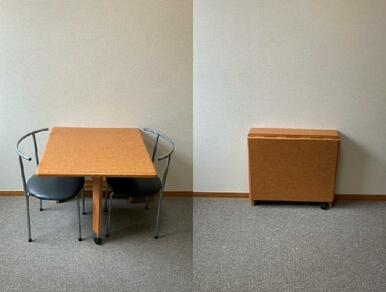 折りたたみ式テーブルはコンパクトに収まります。（２階）