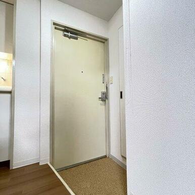 収納付きの玄関です