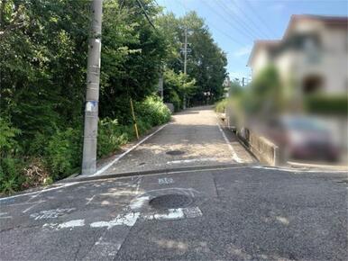 北東側道路
