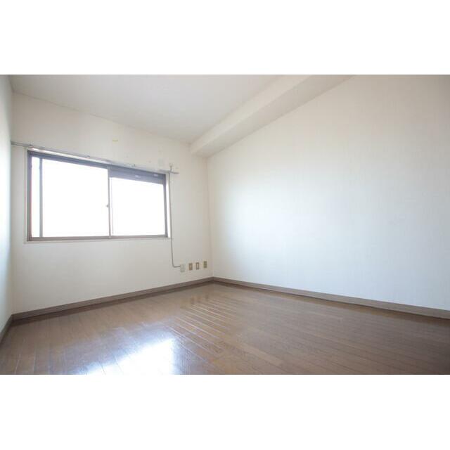 北側洋室(クリーニング前)