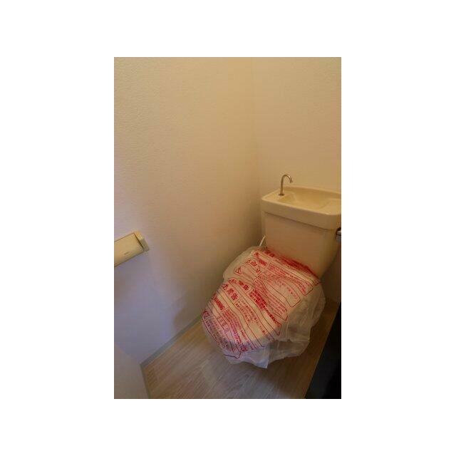 温水洗浄便座を新規で設置しました