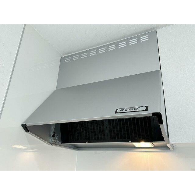 「キッチンフード」新品交換し、風量を２段階で変更可能です。