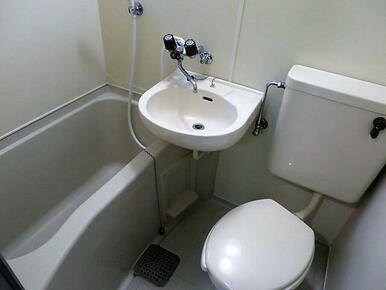 バストイレ同室！
