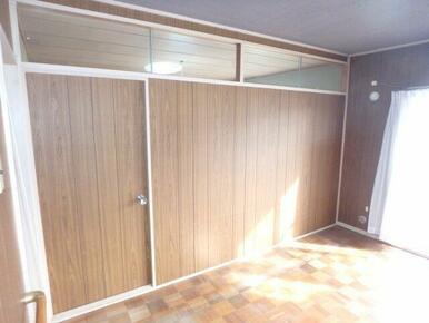 南側和室との間に仕切り扉あり