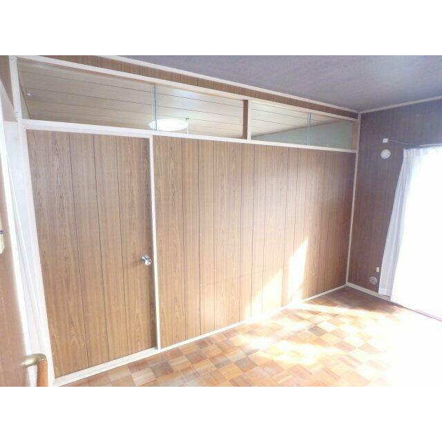 南側和室との間に仕切り扉あり